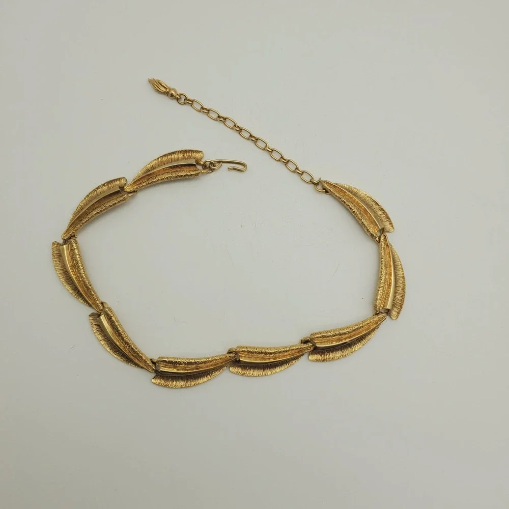 Hope Chest Choker Necklace Gold Tone Brushed Textured Leaf Link Mid Century Vtg